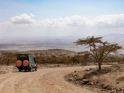 TourCompass-voertuig op safari