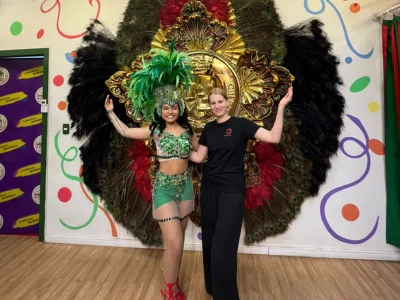 Charlotte achter de schermen tijdens het carnaval in Rio